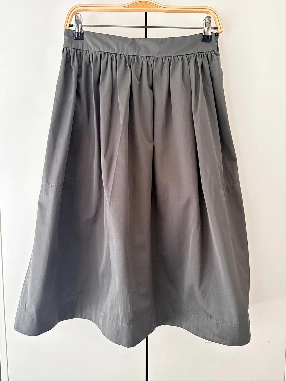 Zara Woman Pleated Midi Skirt in Gray Medium Like New